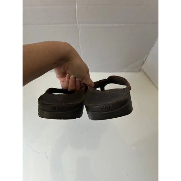 Abeo Abbie Women's Sandals Size 8 Brown Leather Stud Laser Cut Thong Flip Flops - Picture 6 of 7